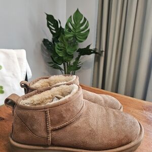 UGG Womens Classic Ultra Mini Boots